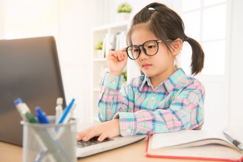 phân biệt viễn thị và lão thị